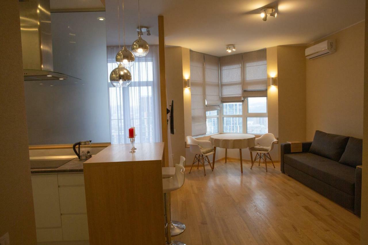 Comfortable Apartments French Quarter Акумулятори Світло Інтернет Завжди Kyiv Exterior photo